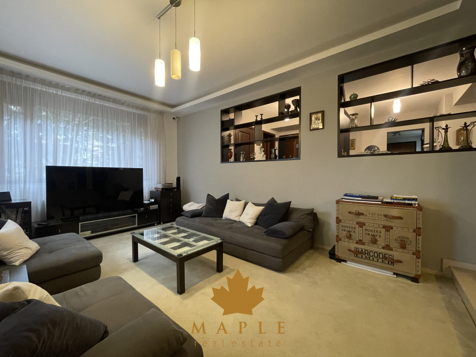 DE VANZARE: Vila cu 5 camere, terasa inchisa, garaj, ansamblu inchis - Pipera