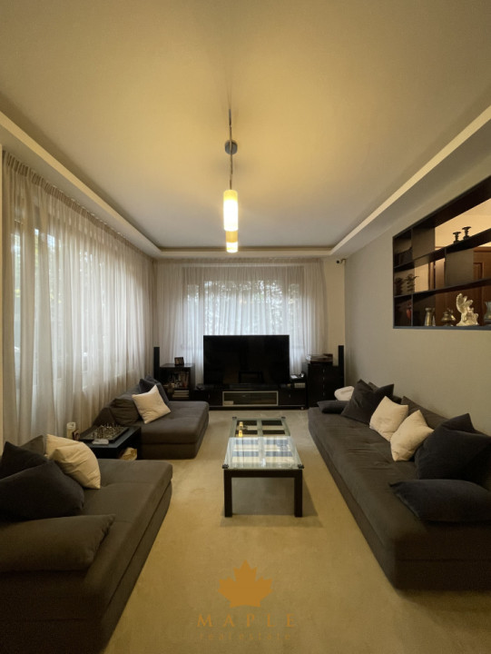 DE VANZARE: Vila cu 5 camere, terasa inchisa, garaj, ansamblu inchis - Pipera