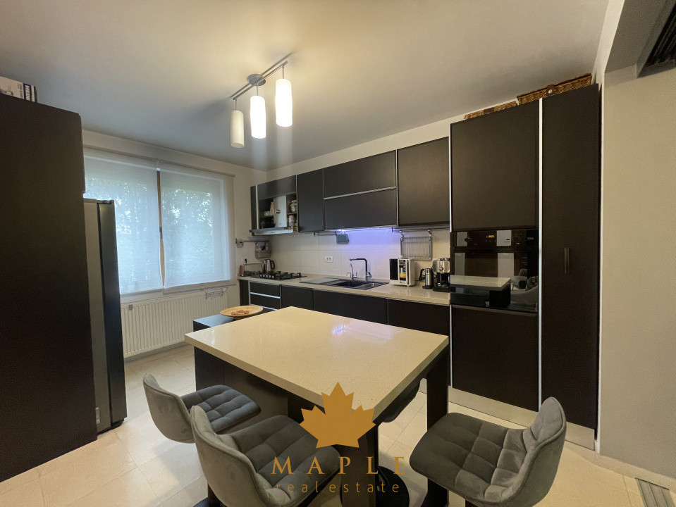 DE VANZARE: Vila cu 5 camere, terasa inchisa, garaj, ansamblu inchis - Pipera