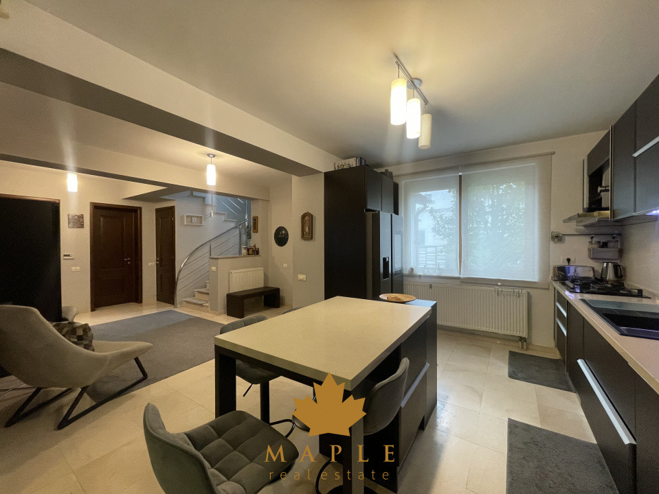 DE VANZARE: Vila cu 5 camere, terasa inchisa, garaj, ansamblu inchis - Pipera