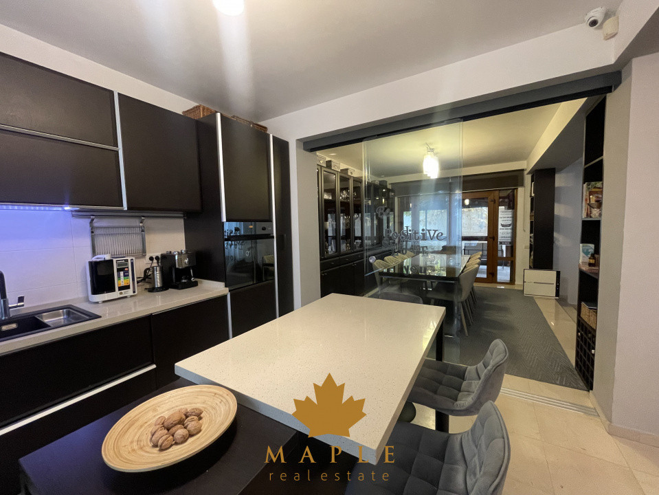 DE VANZARE: Vila cu 5 camere, terasa inchisa, garaj, ansamblu inchis - Pipera