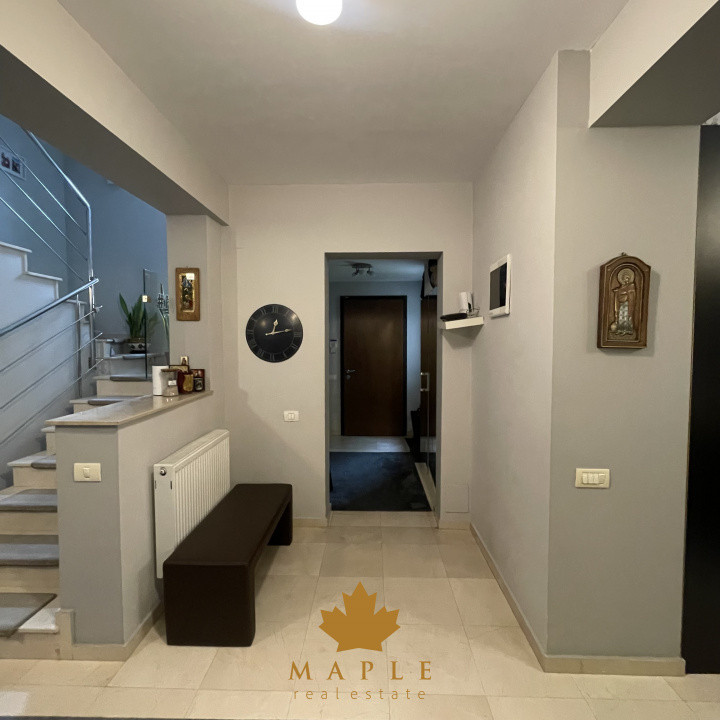 DE VANZARE: Vila cu 5 camere, terasa inchisa, garaj, ansamblu inchis - Pipera