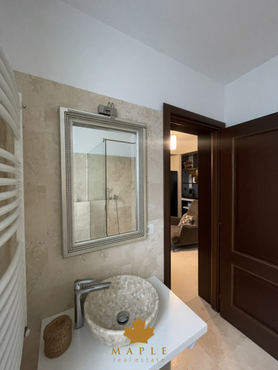 DE VANZARE: Vila cu 5 camere, terasa inchisa, garaj, ansamblu inchis - Pipera