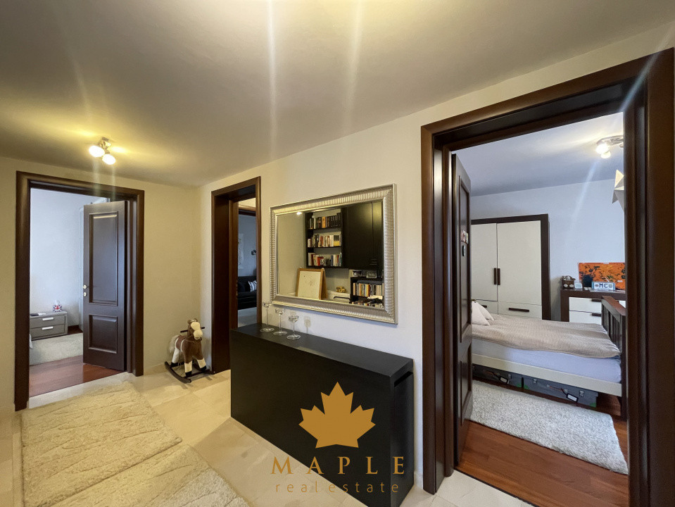 DE VANZARE: Vila cu 5 camere, terasa inchisa, garaj, ansamblu inchis - Pipera