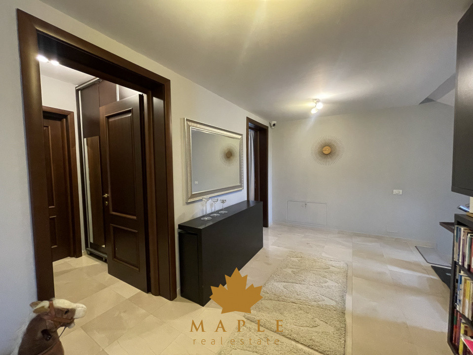 DE VANZARE: Vila cu 5 camere, terasa inchisa, garaj, ansamblu inchis - Pipera