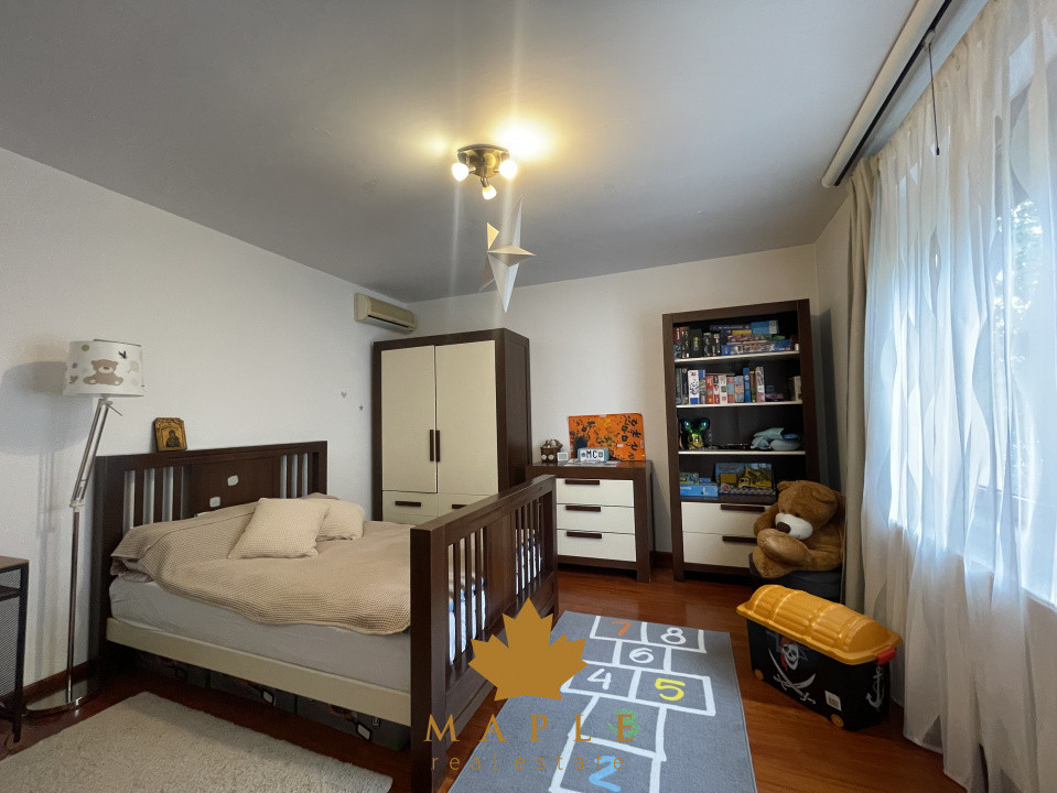 DE VANZARE: Vila cu 5 camere, terasa inchisa, garaj, ansamblu inchis - Pipera