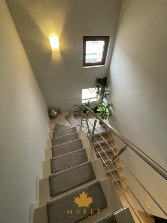 DE VANZARE: Vila cu 5 camere, terasa inchisa, garaj, ansamblu inchis - Pipera