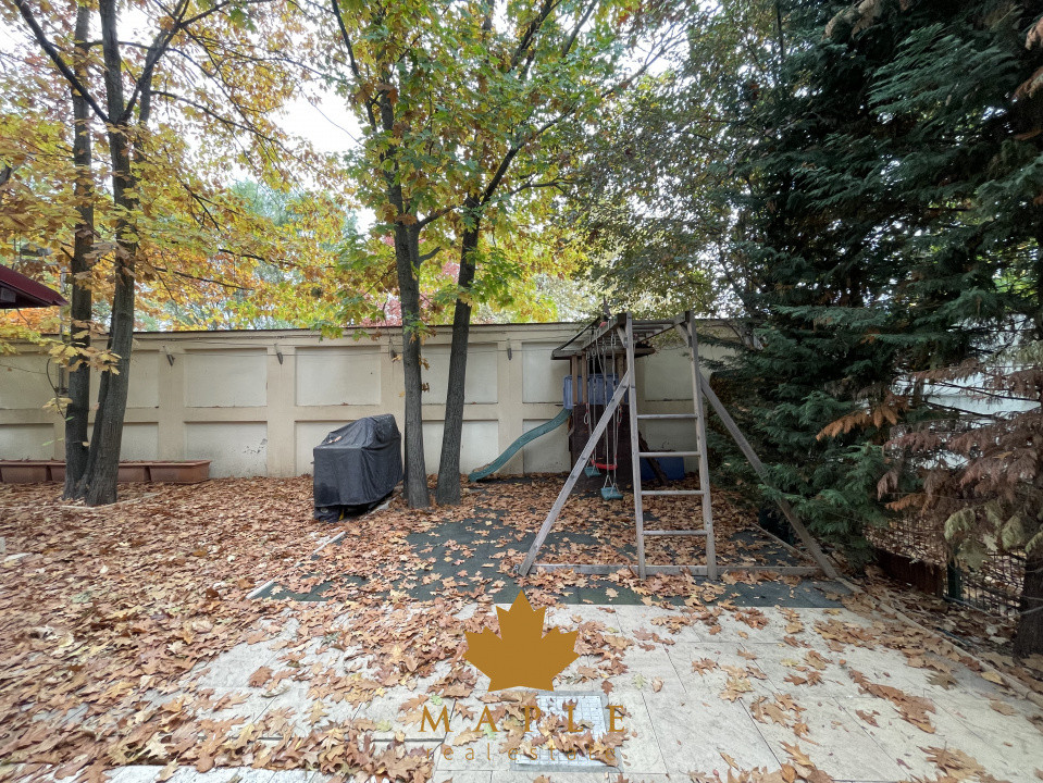 DE VANZARE: Vila cu 5 camere, terasa inchisa, garaj, ansamblu inchis - Pipera