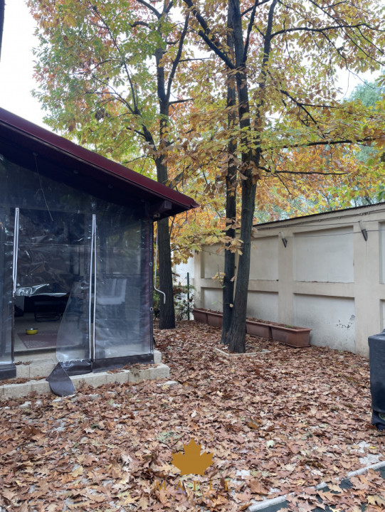 DE VANZARE: Vila cu 5 camere, terasa inchisa, garaj, ansamblu inchis - Pipera