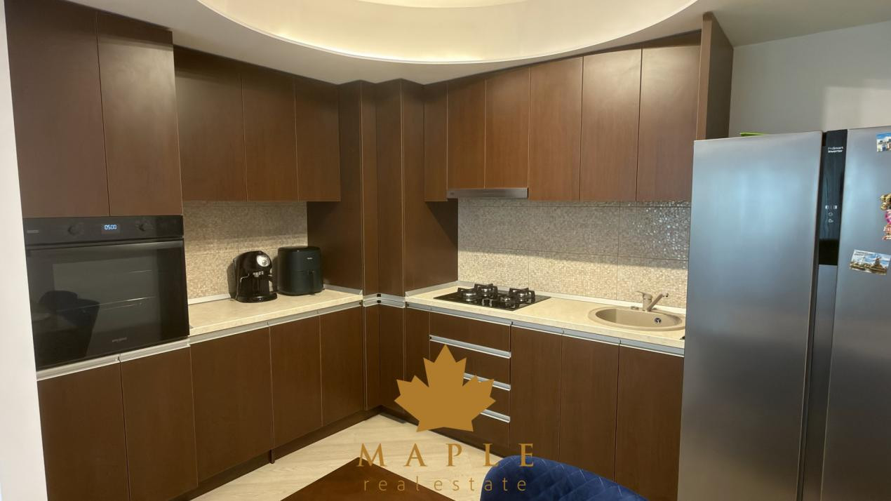 De inchiriat: Apartament 3 camere / Cortina North / NOU